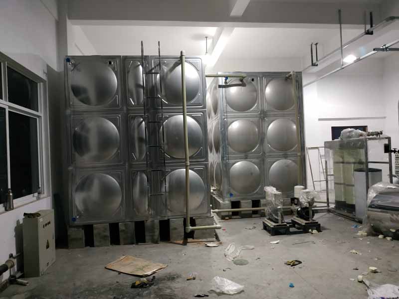 龍泉2臺不銹鋼水箱安裝現(xiàn)場使用單位：美爾則道成都科技有限公司